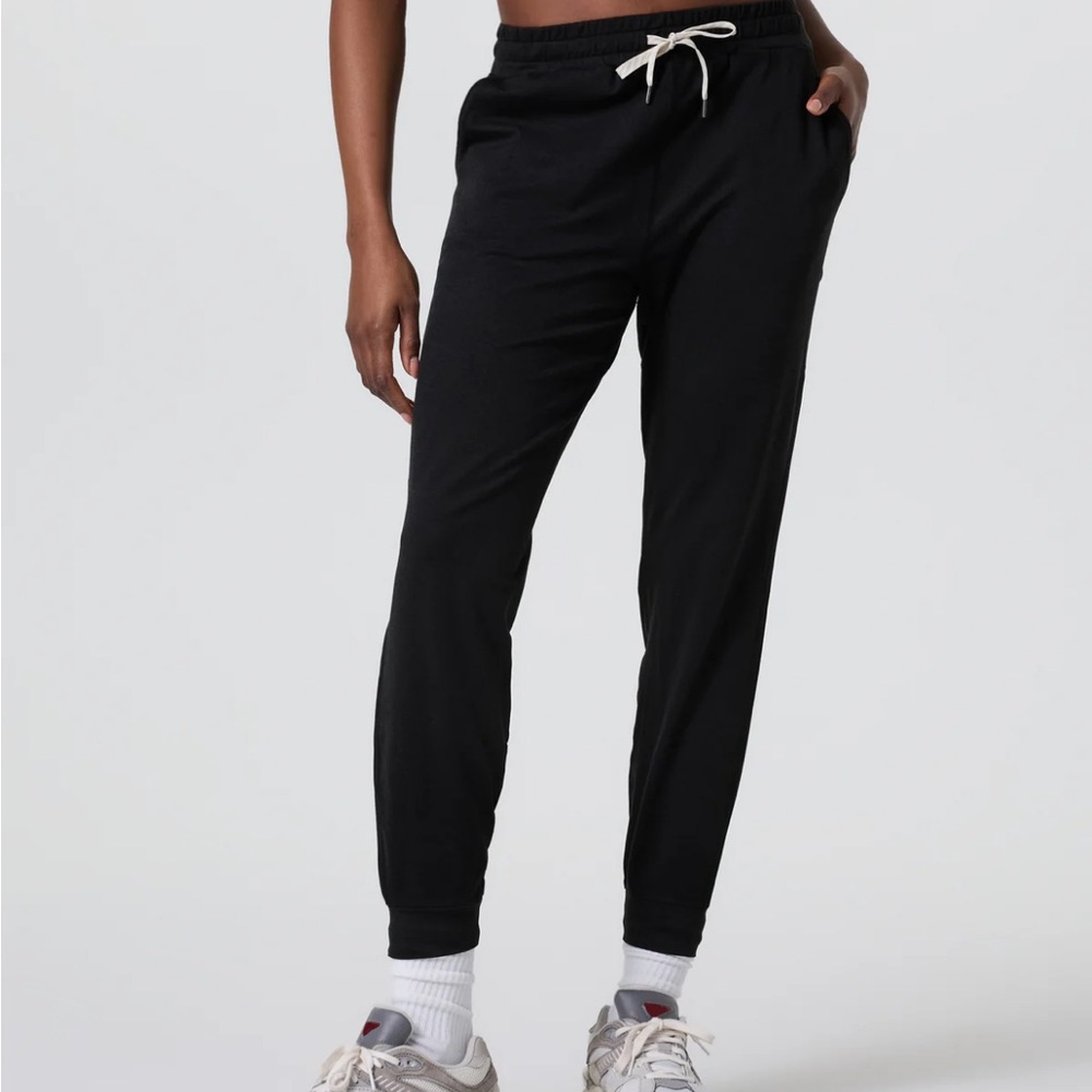 NWT Vuori Perfomance Joggers Black Heather